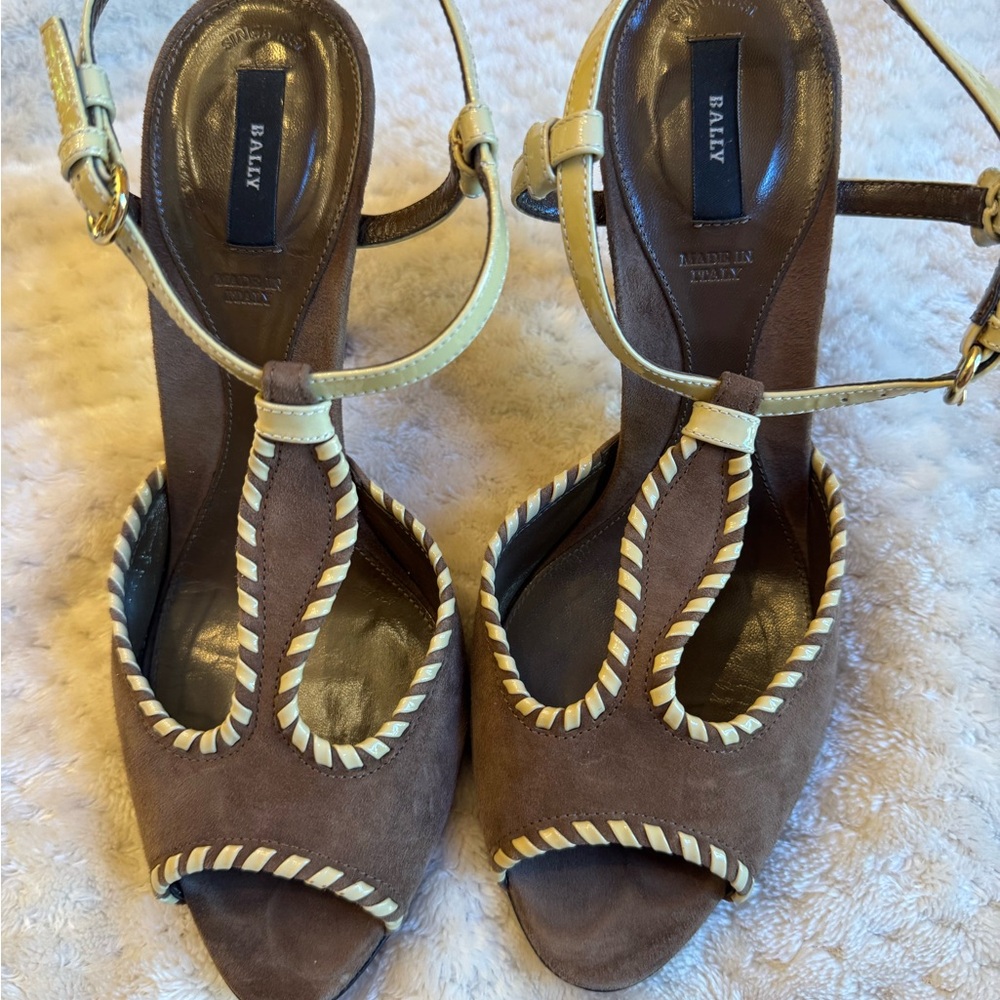 Bally Brown Heeled Shoes with Elegant Design